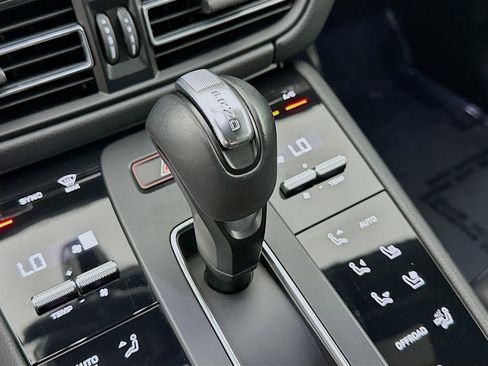 Used 2024 Porsche Macan image 19