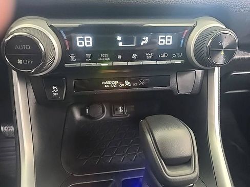 Used 2019 Toyota RAV4 LE AWD/4WD image 23