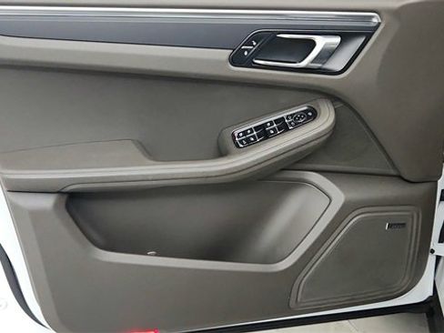 Used 2018 Porsche Macan Sport Edition image 19