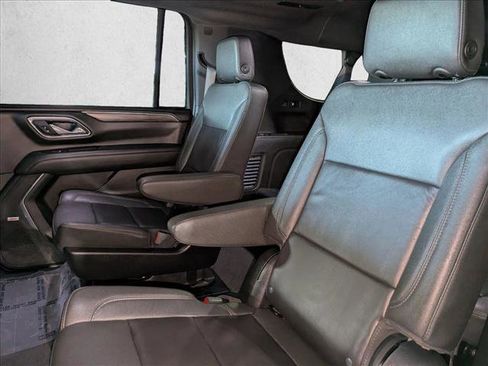 Used 2024 Chevrolet Suburban Z71 w/ Luxury Package image 19