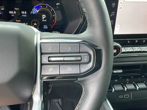 Used 2024 Chevrolet Colorado LT w/ LT Convenience Package III image 23