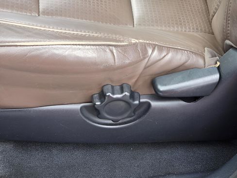 Used 2016 Toyota Tacoma Limited w/ Towing Package image 15