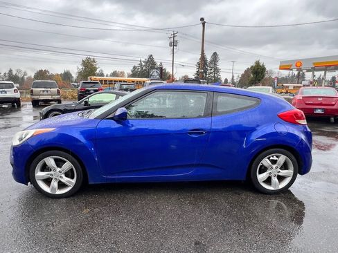 Used 2014 Hyundai Veloster image 2