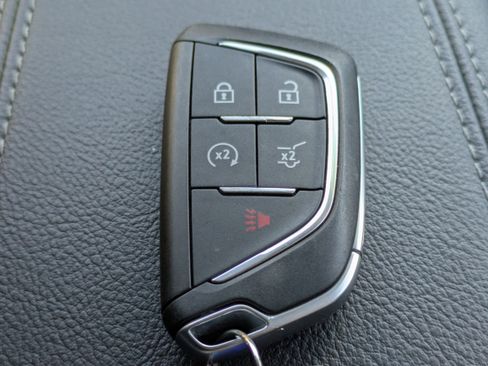 Used 2025 Cadillac XT4 Premium Luxury image 34