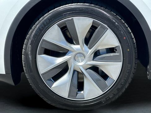 Used 2023 Tesla Model Y Long Range AWD/4WD image 25