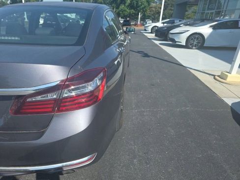 Used 2017 Honda Accord LX image 8
