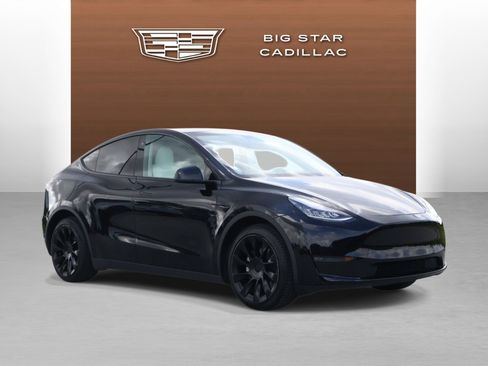 Used 2021 Tesla Model Y Long Range image 7