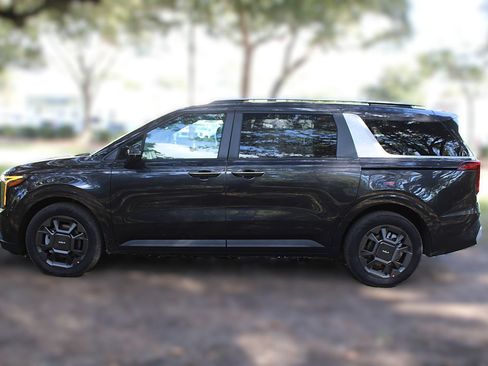 New 2026 Kia Carnival EX FWD image 17