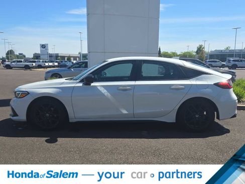 Used 2023 Honda Civic Sport image 3