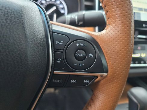 Used 2019 Toyota Avalon Limited image 24