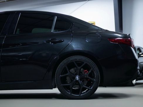 Used 2020 Alfa Romeo Giulia w/ Nero Edizione image 16