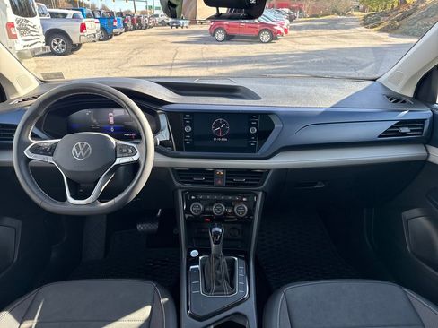 Used 2024 Volkswagen Taos SE w/ Panoramic Sunroof Package image 13