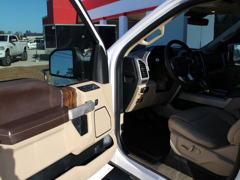 Used 2019 Ford F150 Lariat w/ Equipment Group 502A Luxury image 8