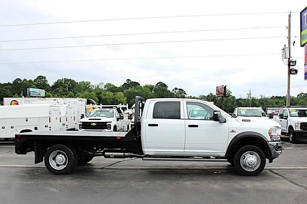 Used 2024 RAM 5500 Tradesman w/ Chrome Appearance Group AWD/4WD image 7