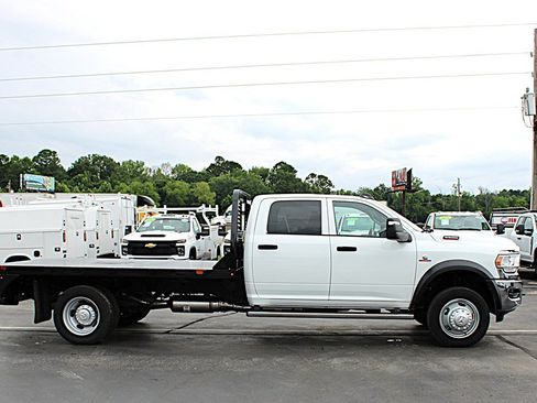Used 2024 RAM 5500 Tradesman w/ Chrome Appearance Group AWD/4WD image 7