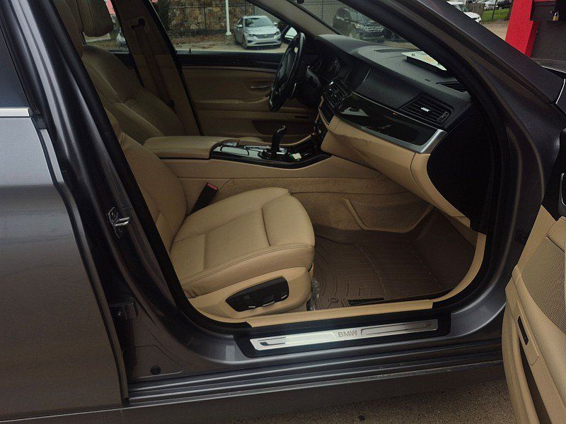 Used 2014 BMW 550i xDrive Sedan AWD/4WD image 16