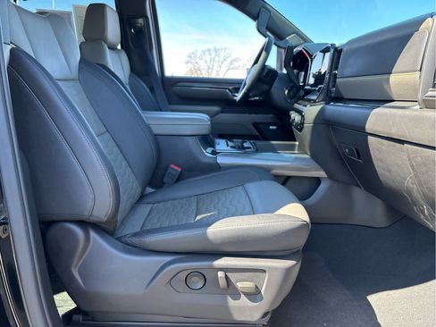 Certified 2024 Chevrolet Silverado 2500 ZR2 w/ Technology Package image 33