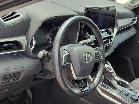 Used 2022 Toyota Highlander Platinum AWD/4WD image 10