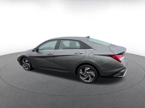 Used 2025 Hyundai Elantra SEL image 10
