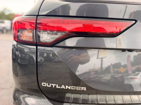 Used 2024 Mitsubishi Outlander FWD image 31