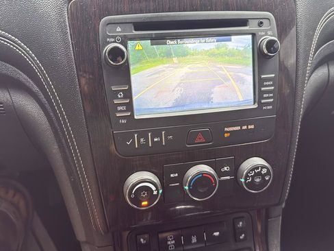 Used 2016 Chevrolet Traverse LT w/ Style and Technology Package FWD image 14