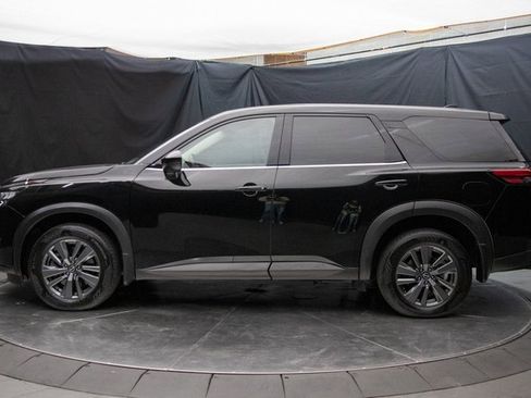 Used 2023 Nissan Pathfinder S w/ Cargo Package image 9