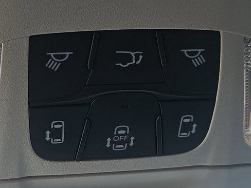 Used 2023 Chrysler Pacifica Touring-L FWD image 25