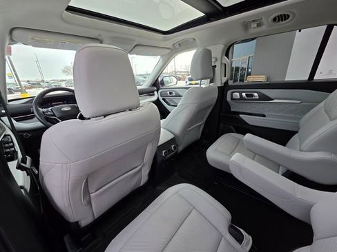 Used 2025 Ford Explorer Platinum w/ Ultimate Package AWD/4WD image 11