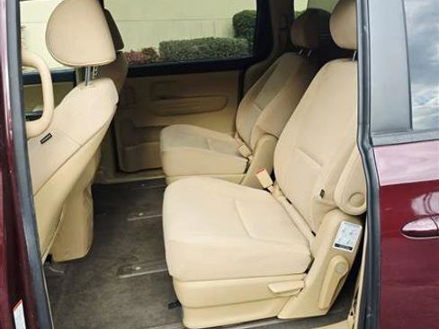 Used 2015 Kia Sedona LX w/ LX Convenience Package image 10