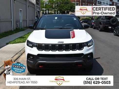 Used 2025 Jeep Compass Trailhawk AWD/4WD image 1