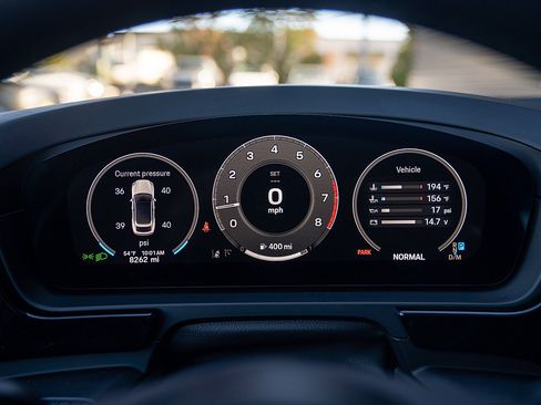 Certified 2025 Porsche Cayenne Coupe AWD/4WD image 10
