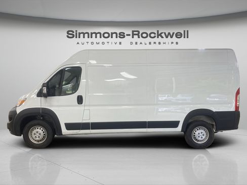 Used 2026 RAM ProMaster 2500 w/ Convenience Group FWD image 2