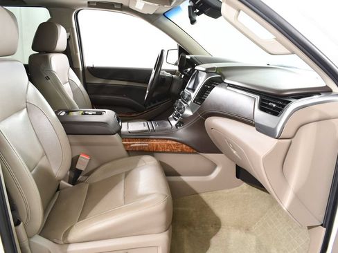 Used 2018 Chevrolet Suburban Premier AWD/4WD image 10
