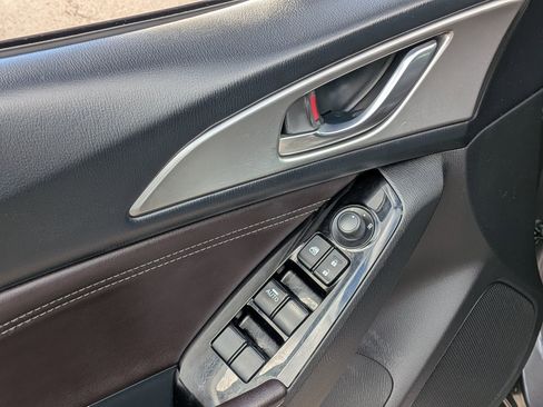 Used 2018 MAZDA MAZDA3 Touring image 9