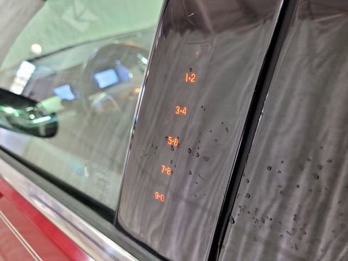 Used 2013 Ford Taurus SEL image 27