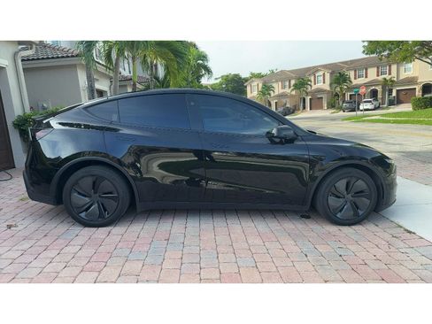 Used 2026 Tesla Model Y Long Range AWD/4WD image 3