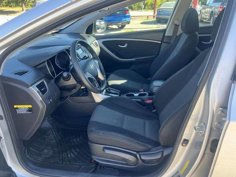 Used 2017 Hyundai Elantra GT image 9