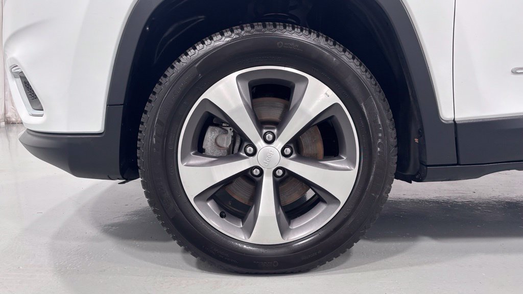 Used 2020 Jeep Cherokee Limited AWD/4WD image 30