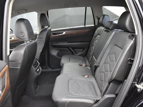 Used 2024 Volkswagen Atlas SE AWD/4WD image 11
