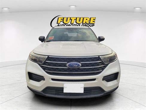 Used 2020 Ford Explorer XLT w/ Comfort Package image 2