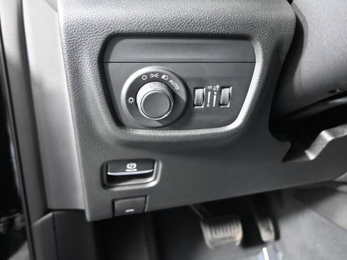 Used 2023 Jeep Grand Cherokee Altitude AWD/4WD image 23