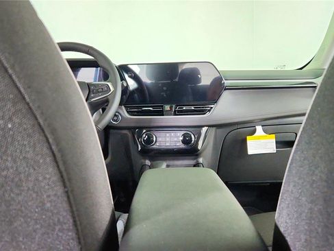 New 2026 Chevrolet TrailBlazer LT w/ LT Cold Weather Package FWD image 32