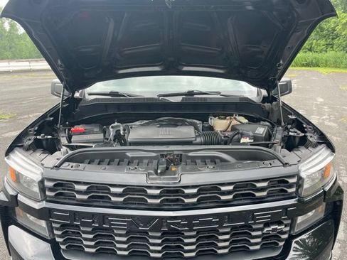 Used 2019 Chevrolet Silverado 1500 Custom w/ Custom Value Package AWD/4WD image 10