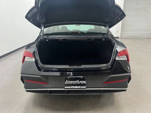 Used 2025 Hyundai Elantra SEL FWD image 24