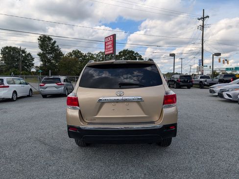 Used 2011 Toyota Highlander 2WD image 8
