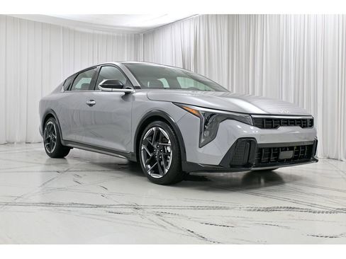 Used 2025 Kia K4 GT-Line image 2