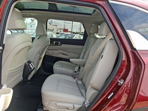 Certified 2025 Kia Sorento EX w/ Panoramic Sunroof Package AWD/4WD image 10