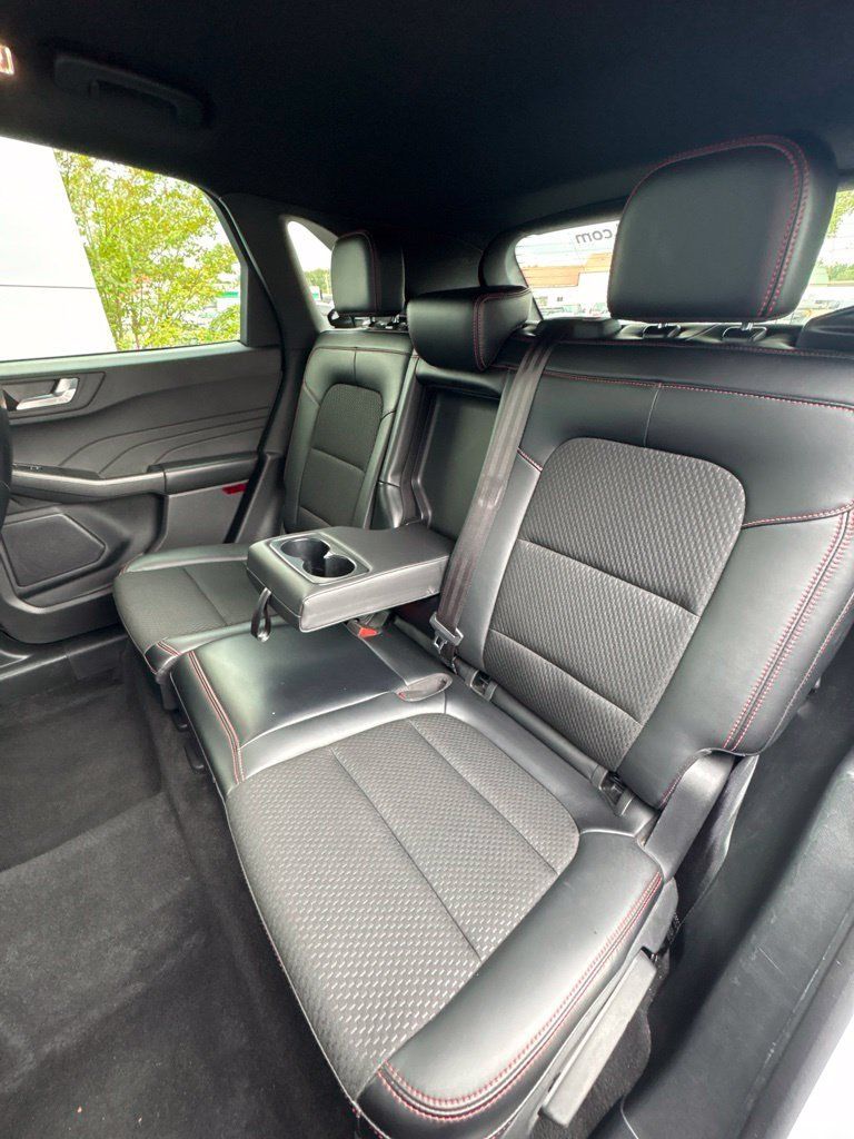 Used 2025 Ford Escape ST-Line FWD image 29