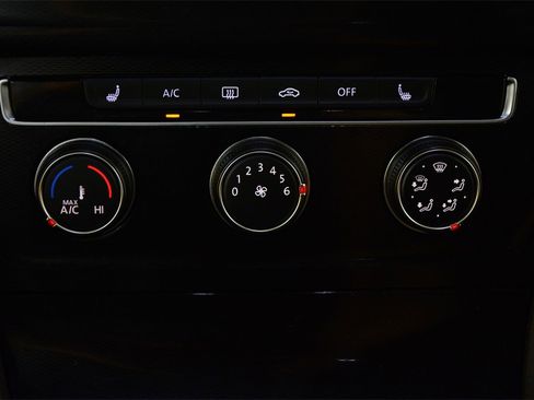 Used 2017 Volkswagen GTI SE image 24