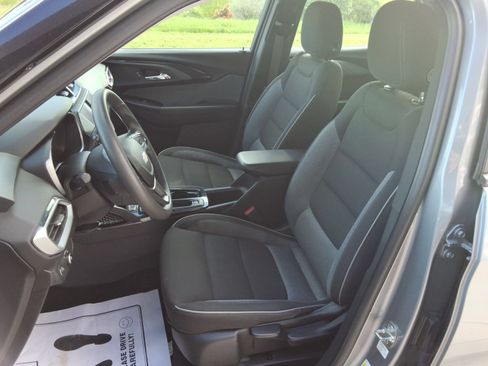 Used 2023 Chevrolet TrailBlazer LS AWD/4WD image 28